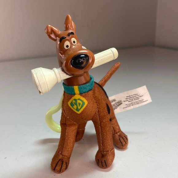 Vintage Burger King 2000 Scooby Doo Holding a Flashlight Key Chain - Picture 1 of 9